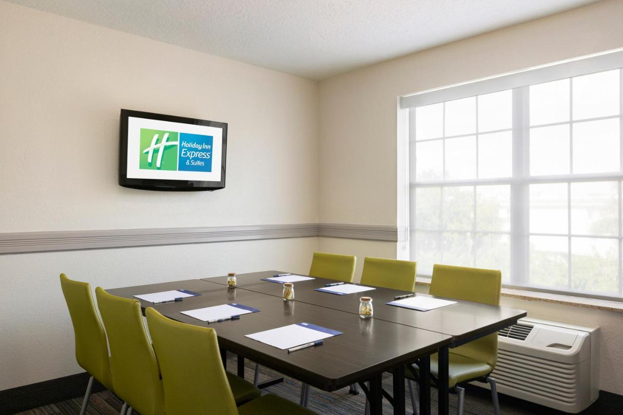 Holiday Inn Express & Suites Sarasota East By Ihg Vamo Екстериор снимка