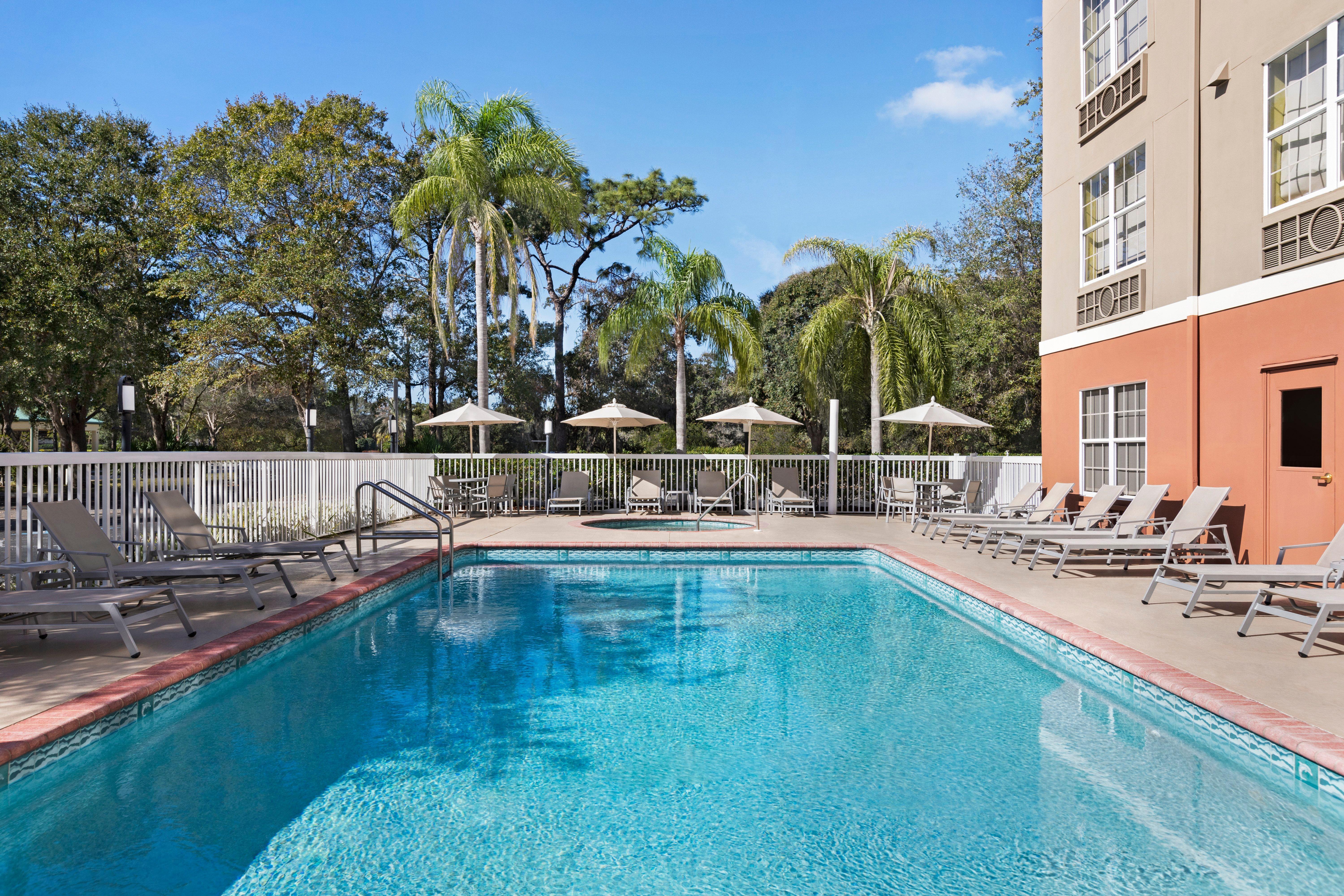 Holiday Inn Express & Suites Sarasota East By Ihg Vamo Екстериор снимка